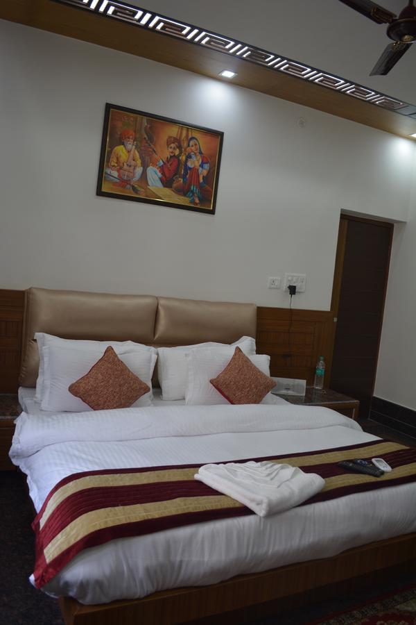 Oyo 10448 Green View Home Stay Dehradun Bagian luar foto