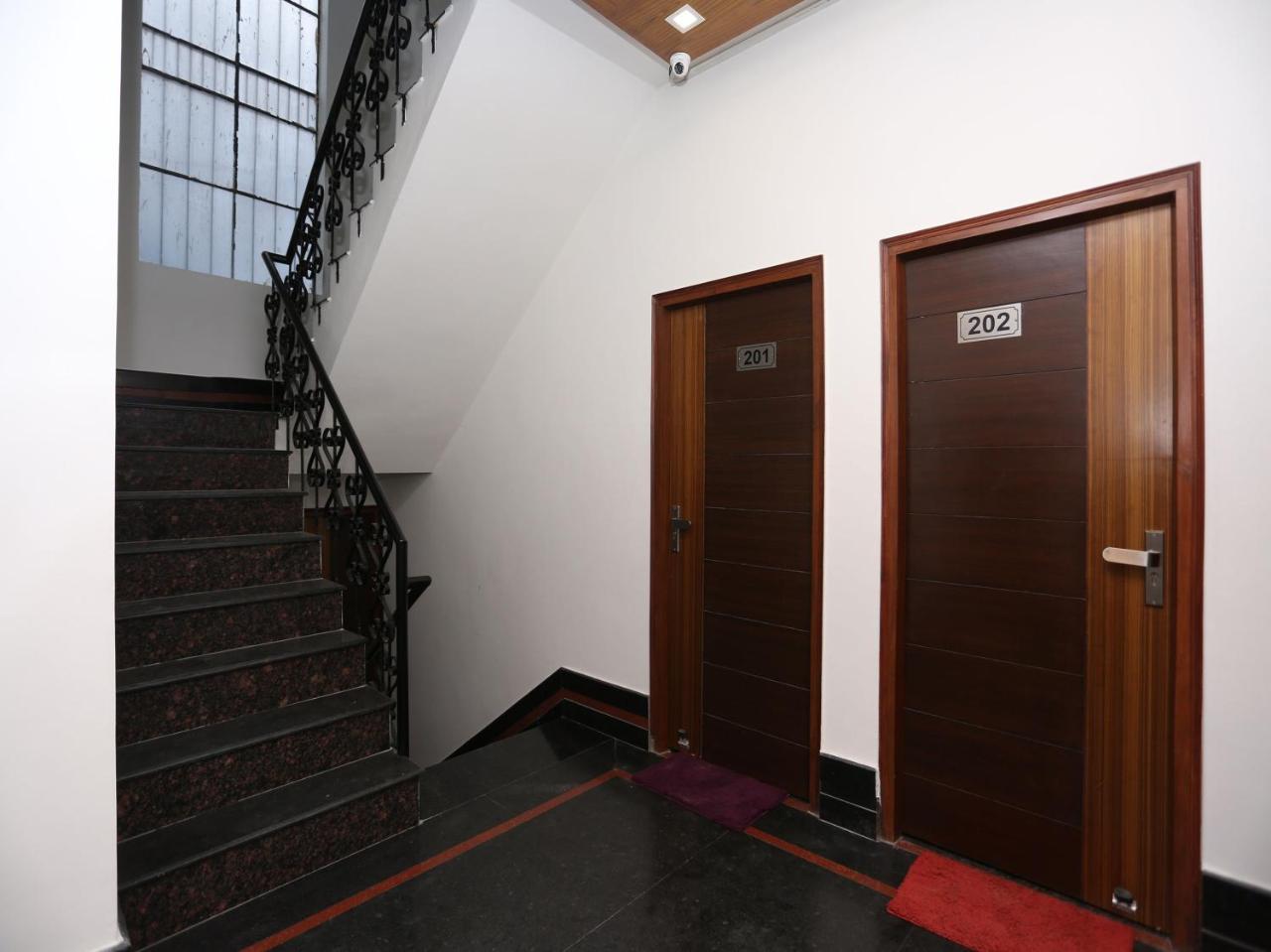 Oyo 10448 Green View Home Stay Dehradun Bagian luar foto