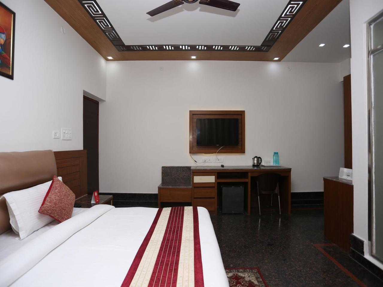 Oyo 10448 Green View Home Stay Dehradun Bagian luar foto