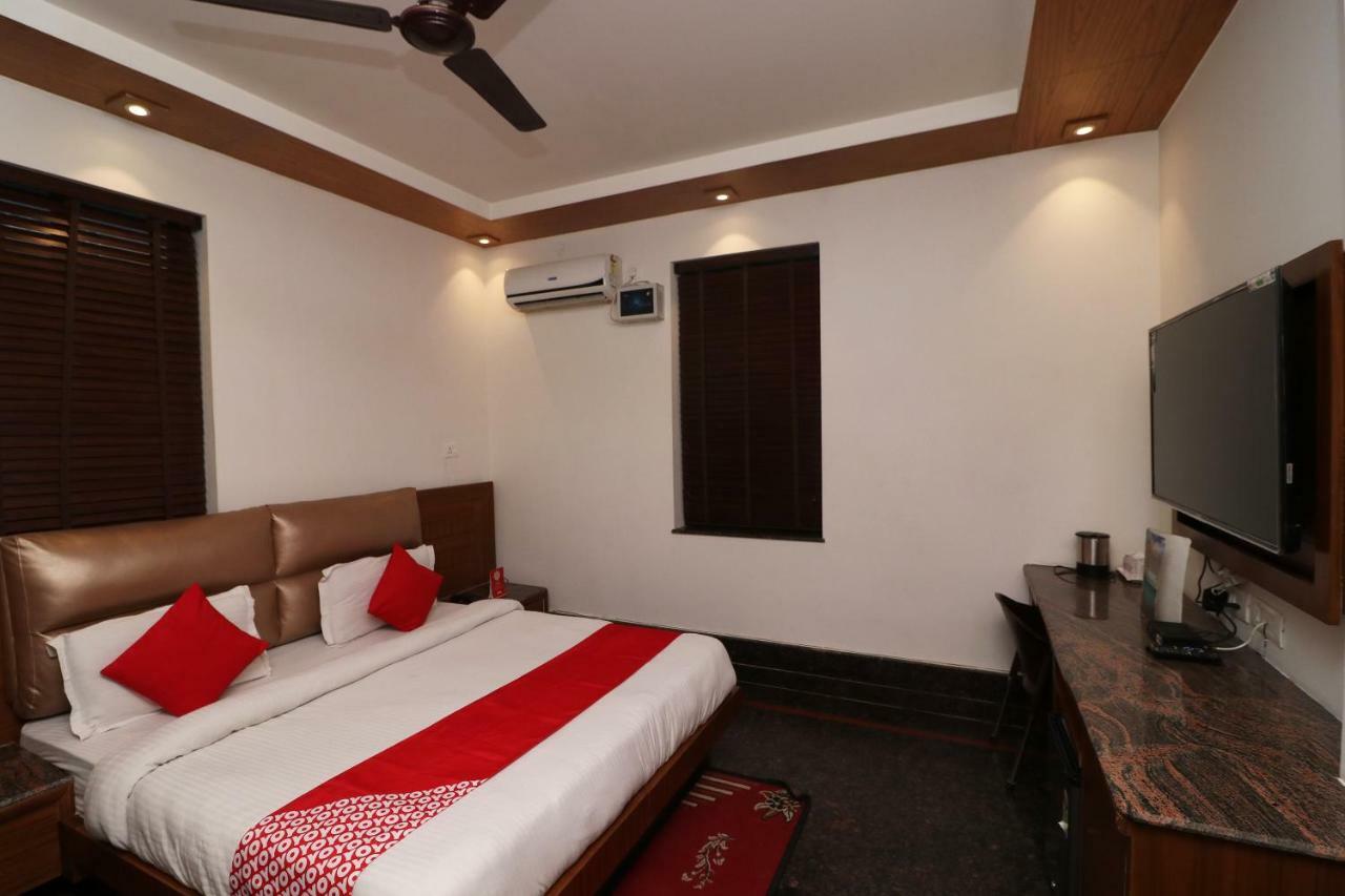 Oyo 10448 Green View Home Stay Dehradun Bagian luar foto