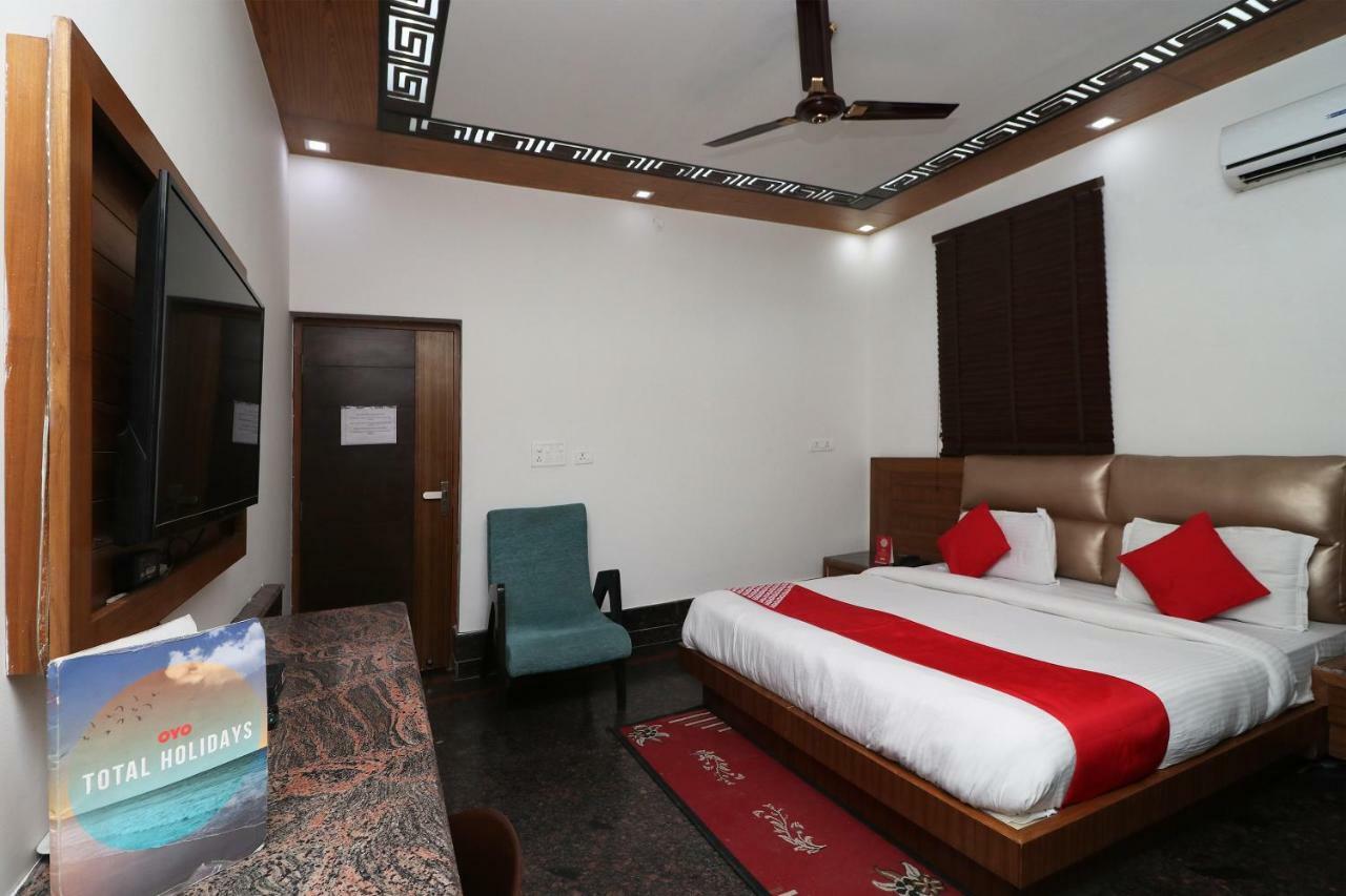 Oyo 10448 Green View Home Stay Dehradun Bagian luar foto