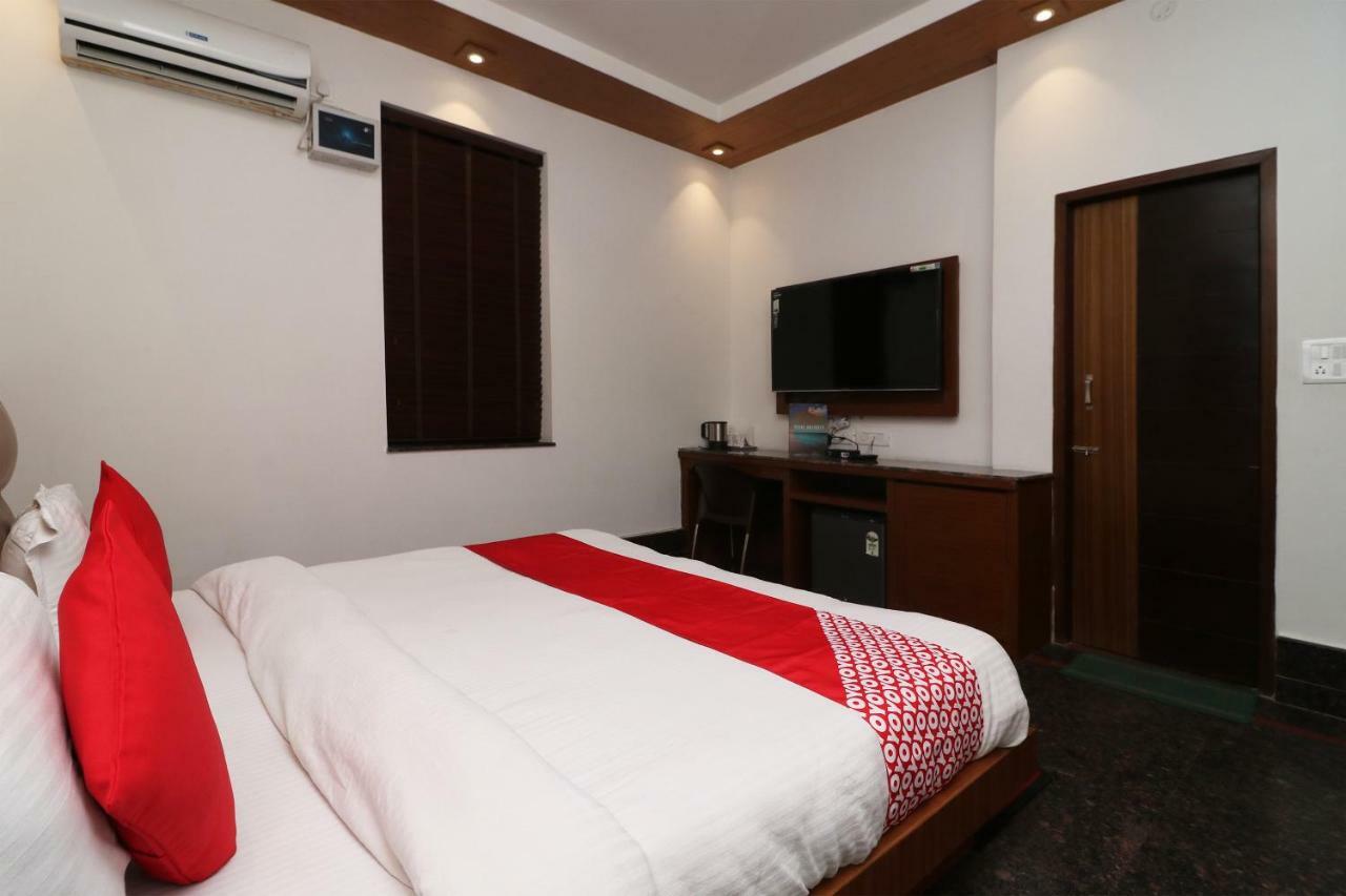 Oyo 10448 Green View Home Stay Dehradun Bagian luar foto